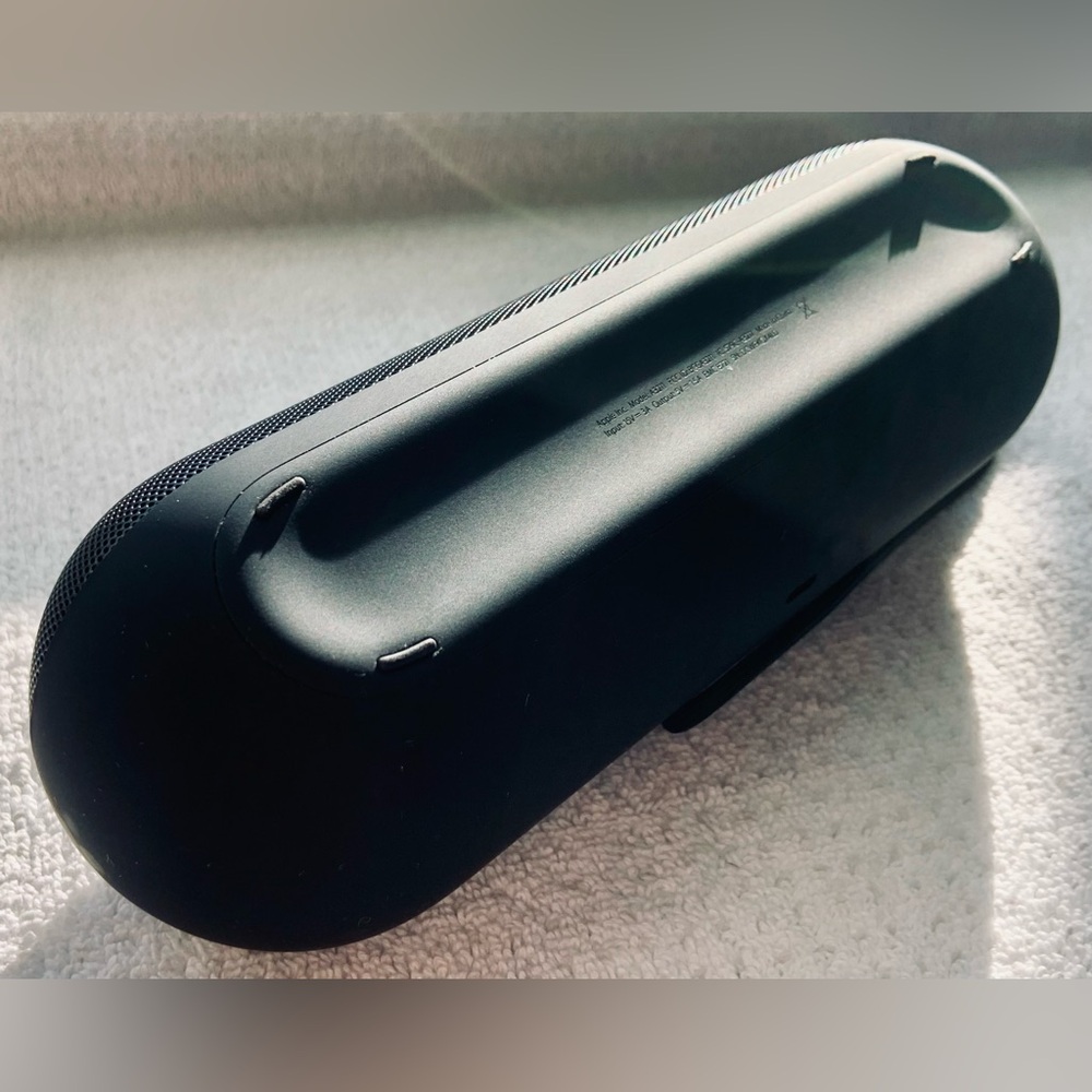 Beats by Dr. Dre Pill  
Portable Bluetooth Speaker~Matte Black *A3211 - Picture 9 of 13